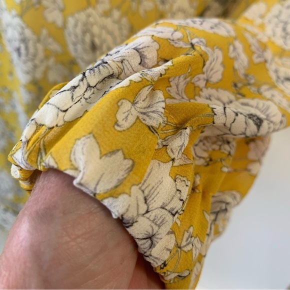 CABI Floral Tunic blouse in Small. Soft yellow and‎ gray that fades to d… - Picture 8 of 12